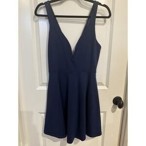 Lulu’s plunge neck navy dress new with tags size medium